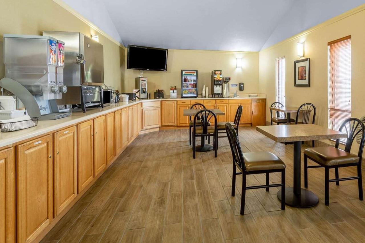 Hotel Super 8 By Wyndham Wy